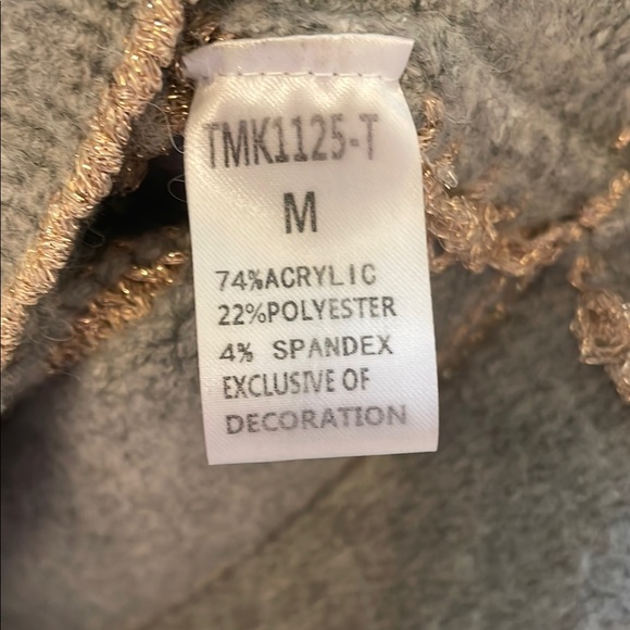 🏝️Big $10 Sale!🏝️Women’s Ombre Striped Sweater with Metallic detail - Picture 6 of 6